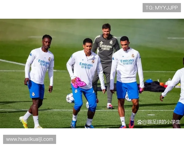 关系真好,贝林厄姆为阿诺德准备了生日惊喜,躲在海报后吓他 关系真好,贝林厄姆为阿诺德准备了生日惊喜,躲在海报后吓他